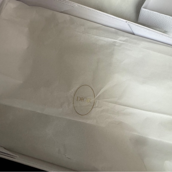 Dior White Gift Box With Pink Ribbon - Valentine’s Day - Picture 7 of 7